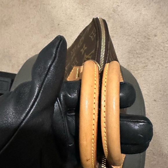 LOUIS VUITTON Monogram Alma Hand Bag.                    (made in France ) - Picture 15 of 16